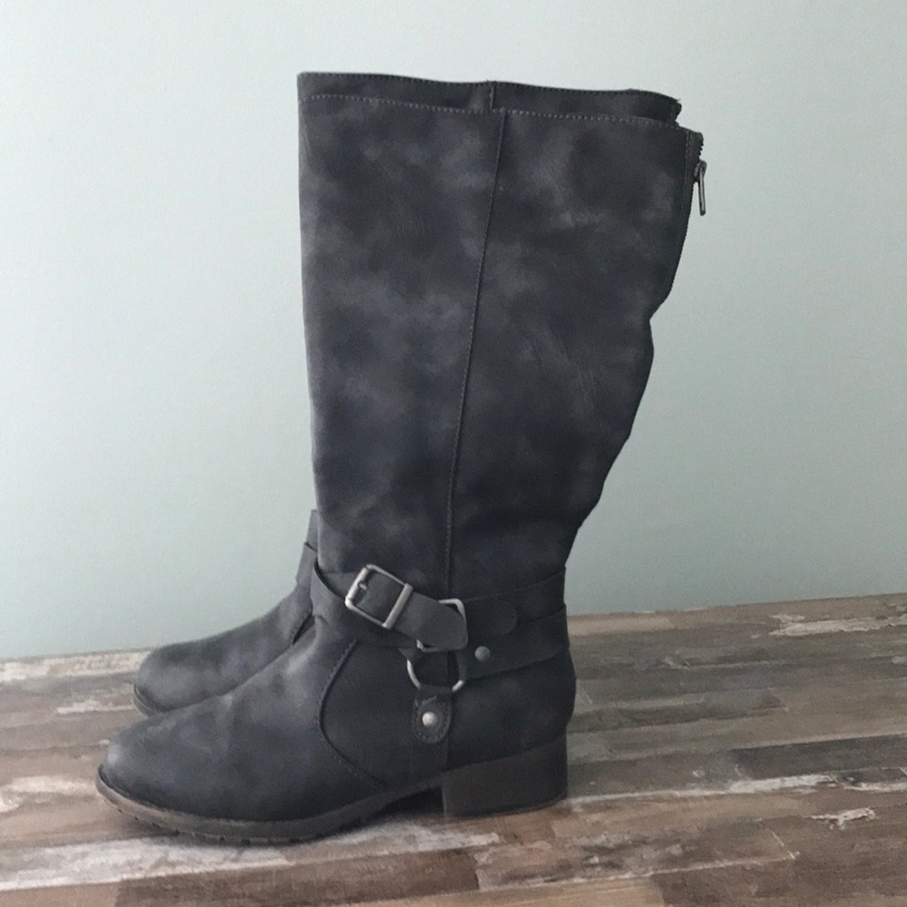 Calf high gray boots